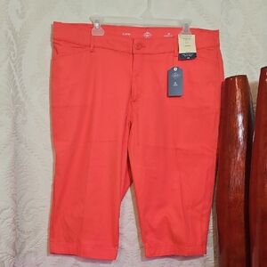 St. John's Bay Vibrant Coral Capri Pants